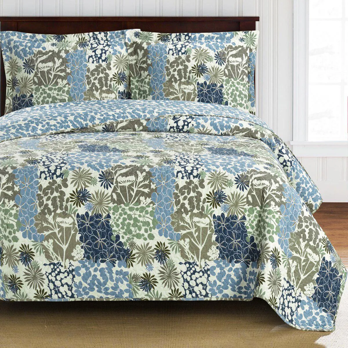 Elena Green Forest Bedspread Oversized Reversible Quilt Set (Full/Queen)