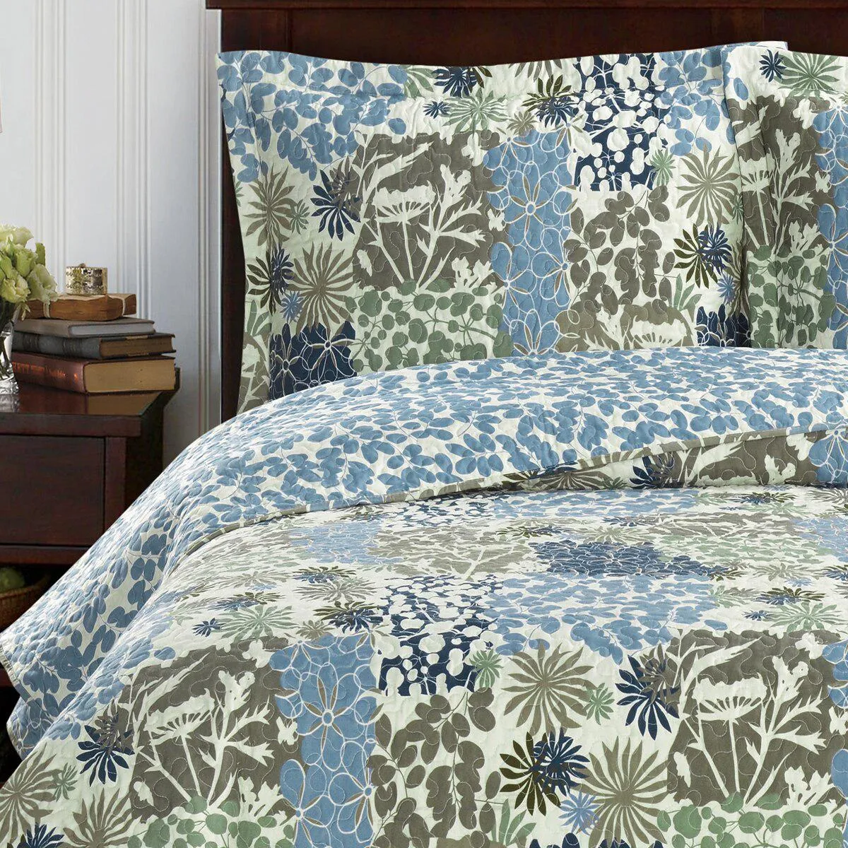 Elena Green Forest Bedspread Oversized Reversible Quilt Set (Full/Queen)