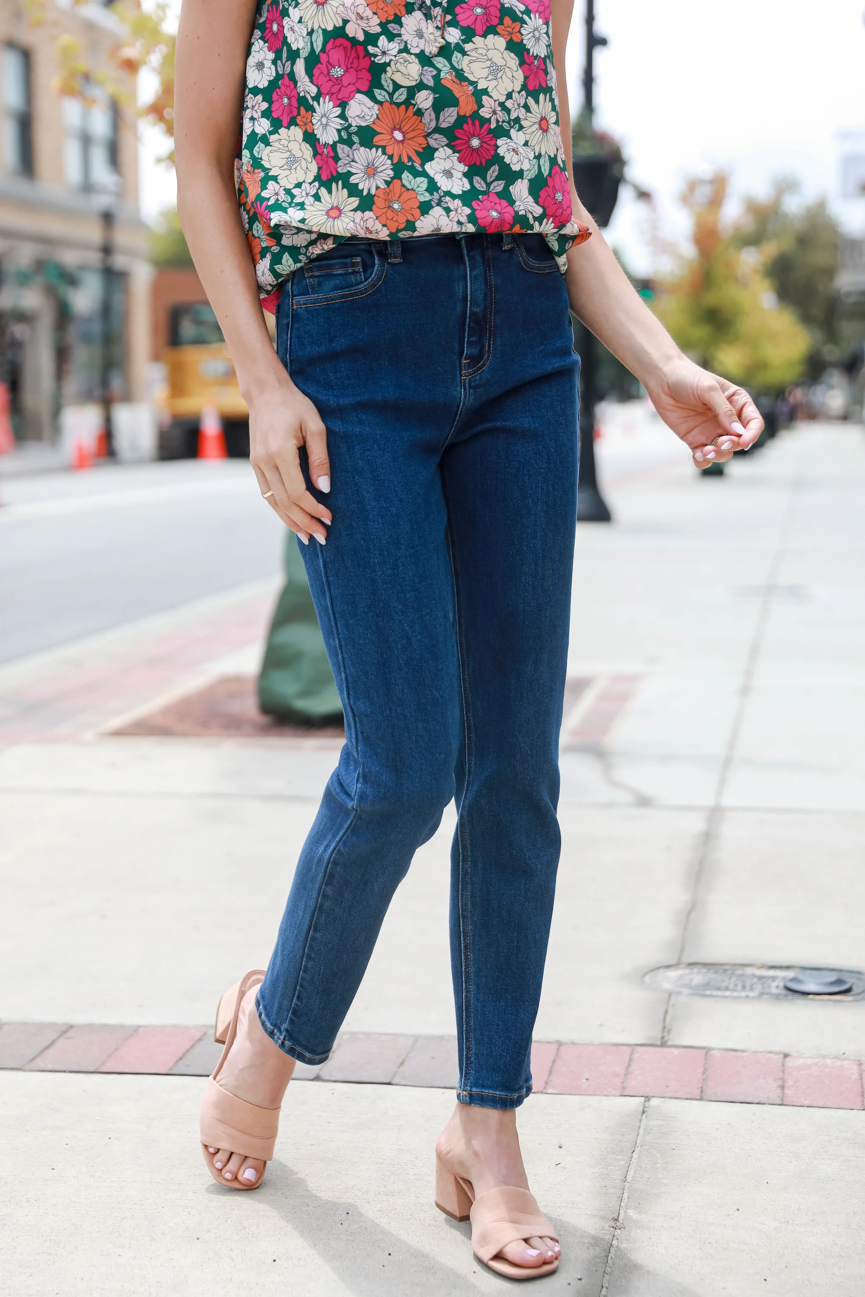 FINAL SALE - Stylish Flair Mom Jeans