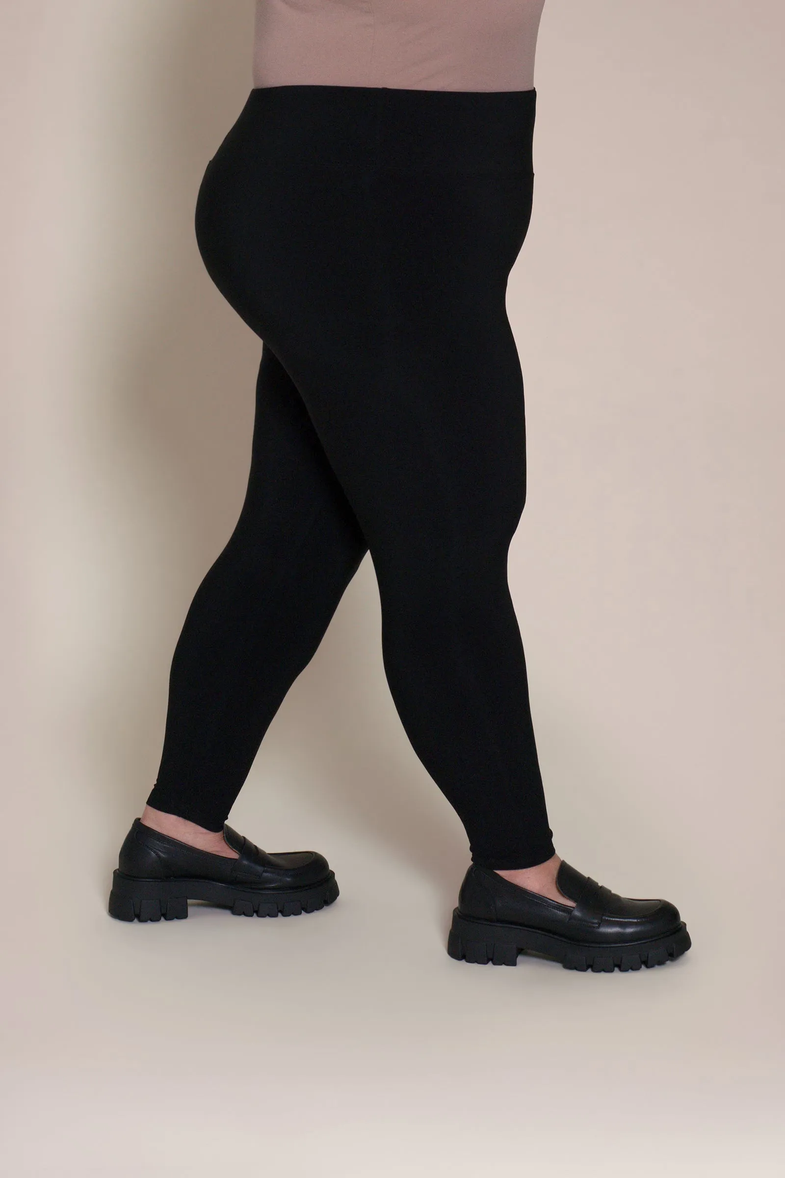 Nu Yoke Legging Plus | Black