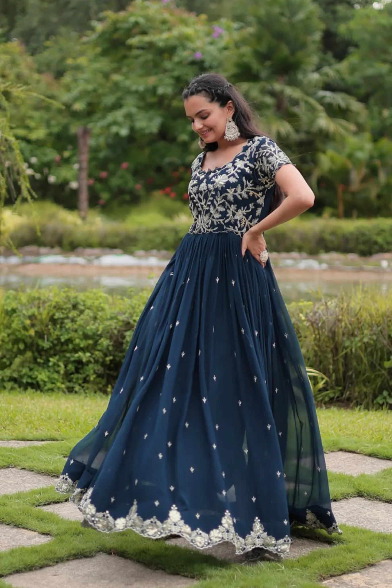 WOMAN STYLISH LUXURY  NAVY BLUE AND EMBROIDERY GOWN