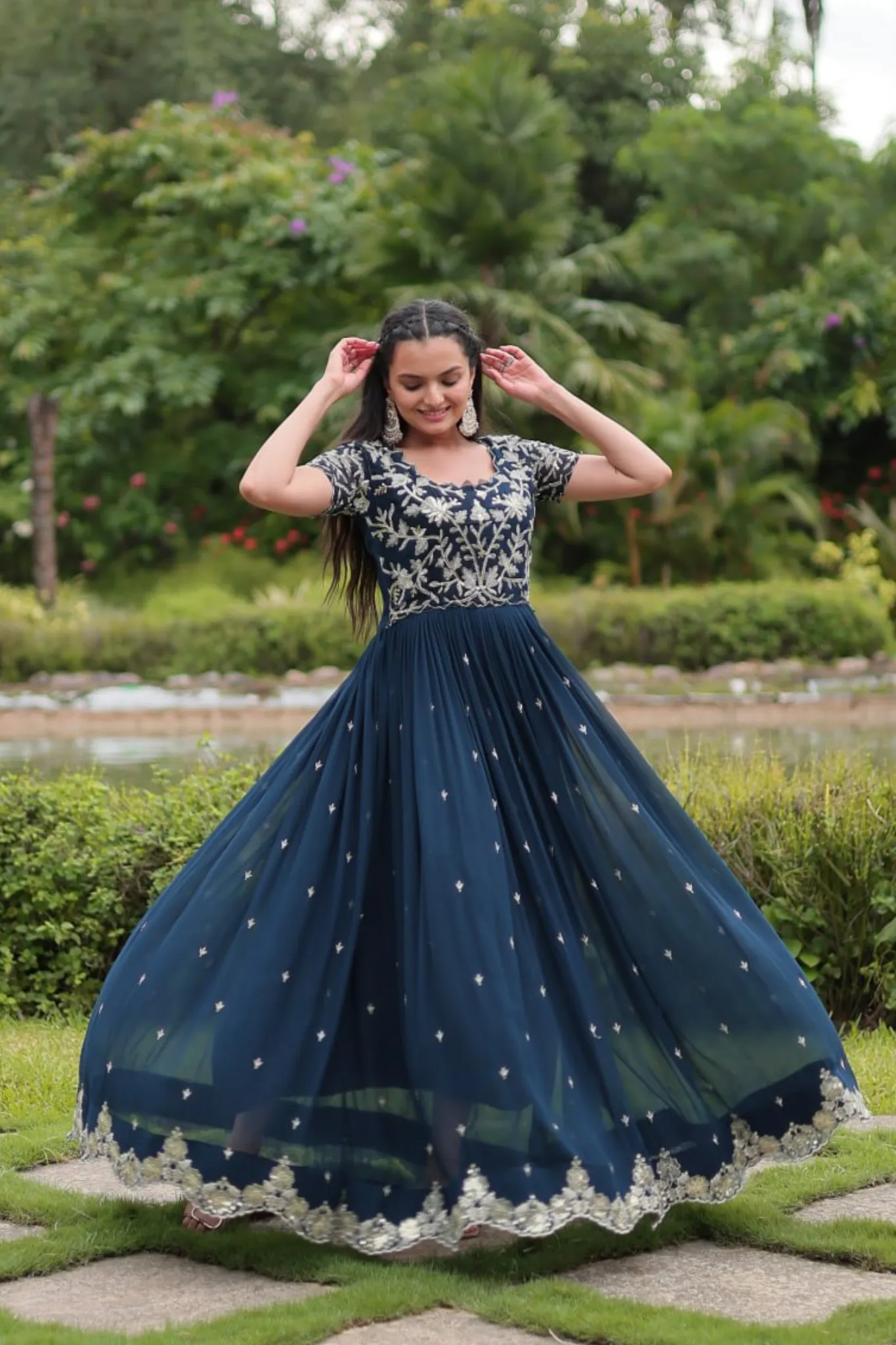 WOMAN STYLISH LUXURY  NAVY BLUE AND EMBROIDERY GOWN